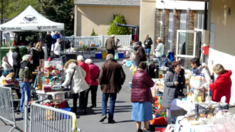 Brocante et marché artisanal réussis à Grandrieu