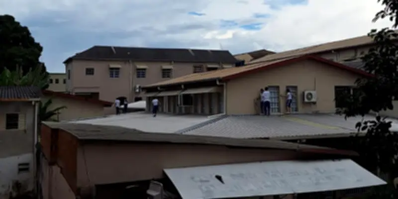 Brésil : un ado ouvre le feu dans son école, deux employées tuées