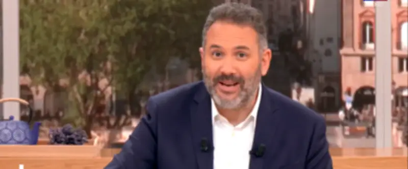 Bruce Toussaint de retour sur TF1 après une chute "ridicule" dans son jardin