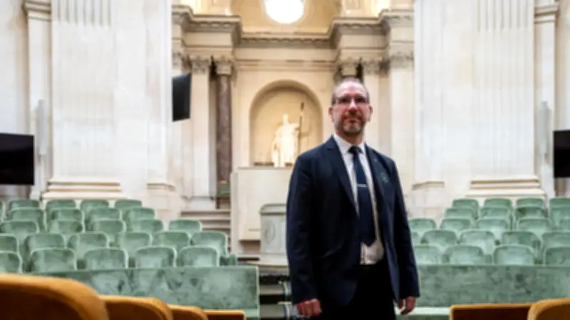 Bruno Girard, l'huissier qui veille sur les académiciens depuis 20 ans