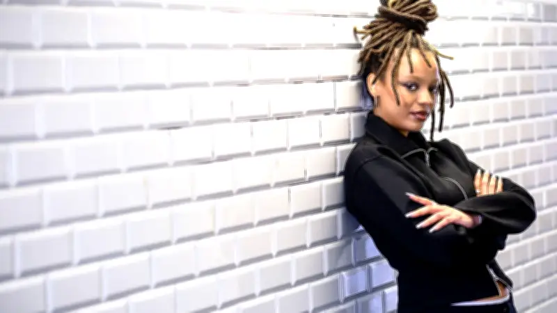 Camille Yembé : « Jeune et laide », l'uppercut pop de l'année
