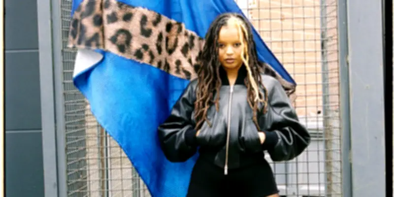 Camille Yembe chante son enfance cabossée dans un premier album
