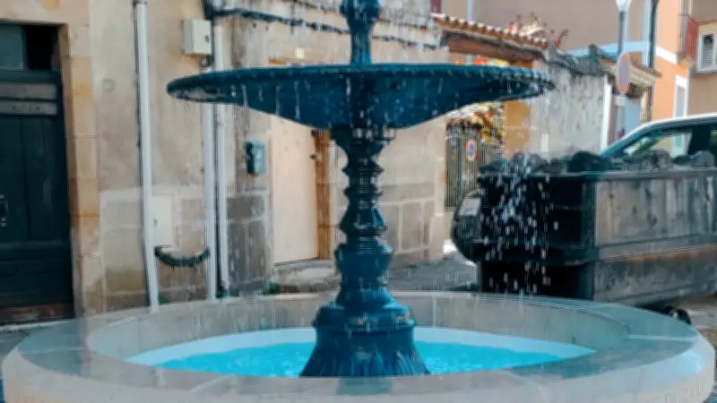 Camplong : la fontaine-bassin retrouve son eau après deux ans de sécheresse