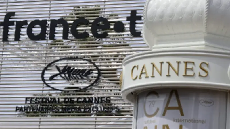 Cannes : un chauffard percute des voitures et se jette dans la mer