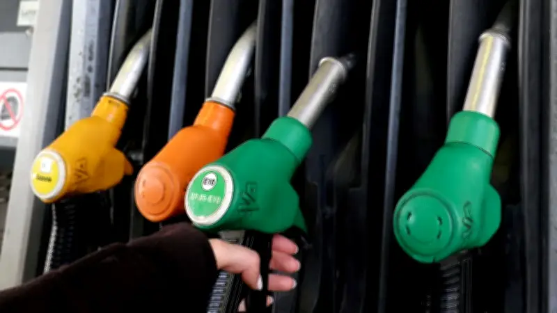 Carburants : le gouvernement amplifie les aides et annonce une prime défiscalisée