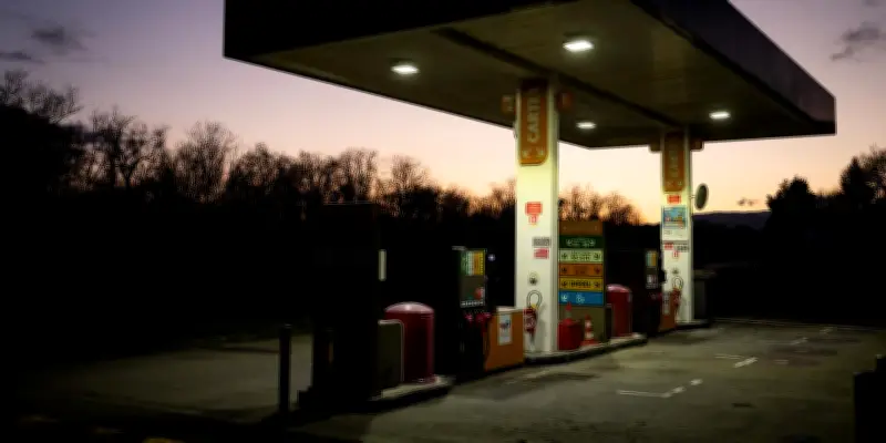 Carburants : les dépanneurs manifestent à Paris sur le périphérique