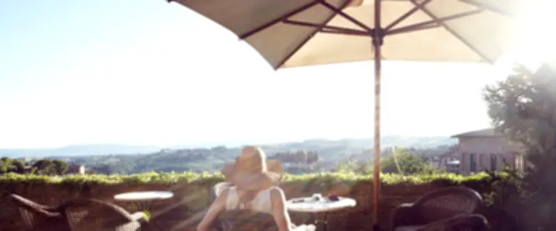 Caroline du Sud : une femme tuée par un parasol emporté par le vent
