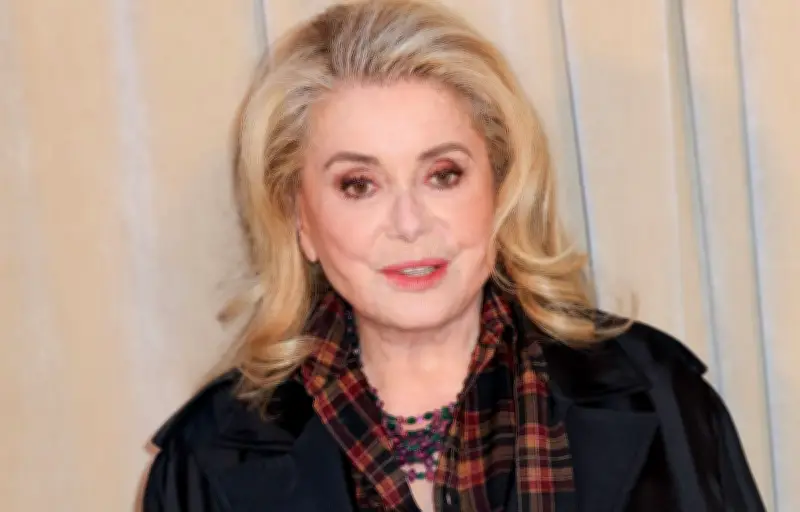 Catherine Deneuve célèbre Marilyn Monroe dans un livre de photos