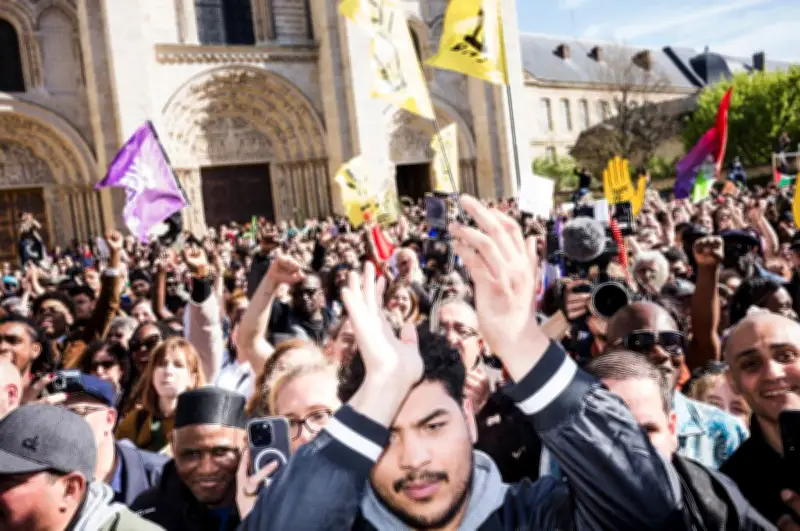 Cessons la guerre artificielle entre les deux antiracismes