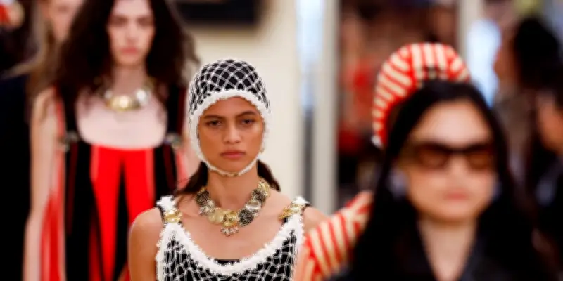Chanel renoue timidement avec la croissance après une année difficile
