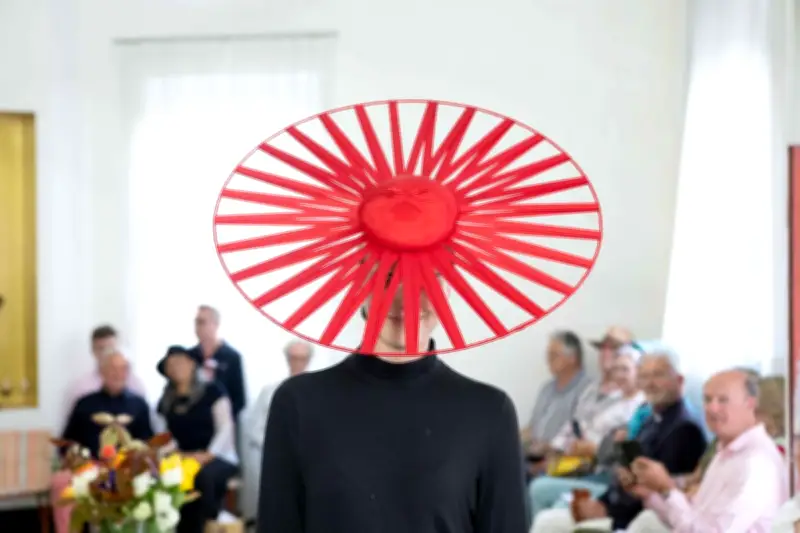 Chapeaux d'art et exposition au vignoble des Verdots le 30 mai