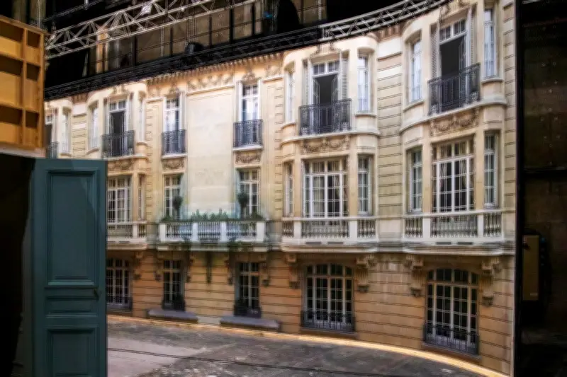 Chef-décorateur : l'art de l'illusion qui façonne la magie du cinéma