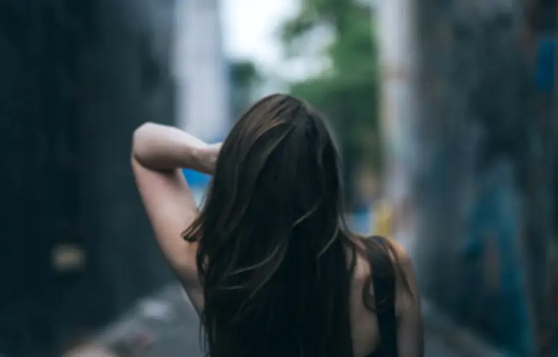 Chevelures : 12 autrices explorent les injonctions capillaires