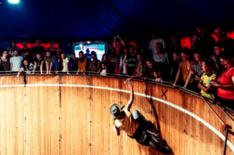 Cirque contemporain : deux spectacles sur deux roues entre adrénaline et intimité