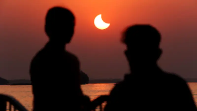 Éclipse solaire du 12 août : 25% des Français prêts à l'observer sans protection