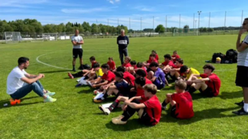 Clément Depres inspire les élèves footballeurs du collège Maintenon