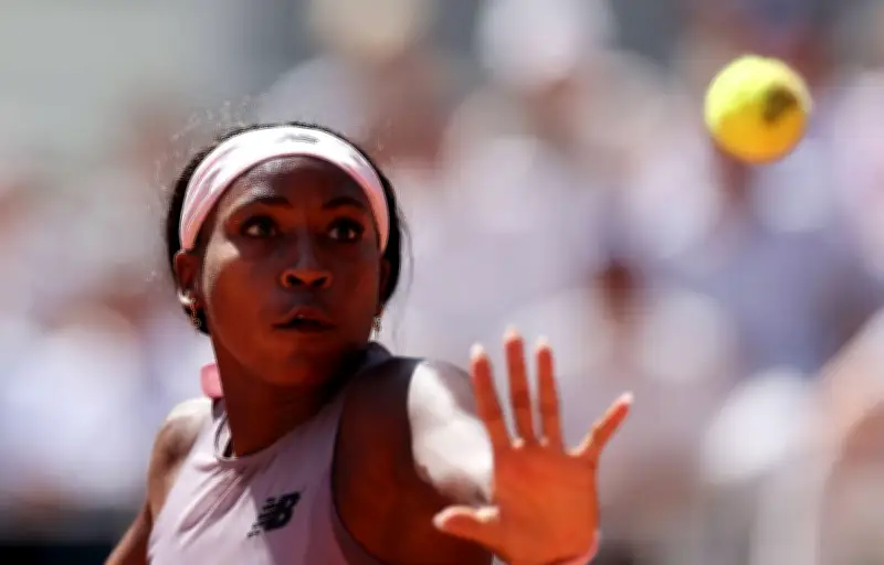Coco Gauff percute un poteau avant son match à Roland-Garros