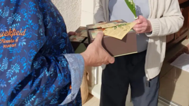 Coffrets gourmands pour seniors isolés : une attention appréciée