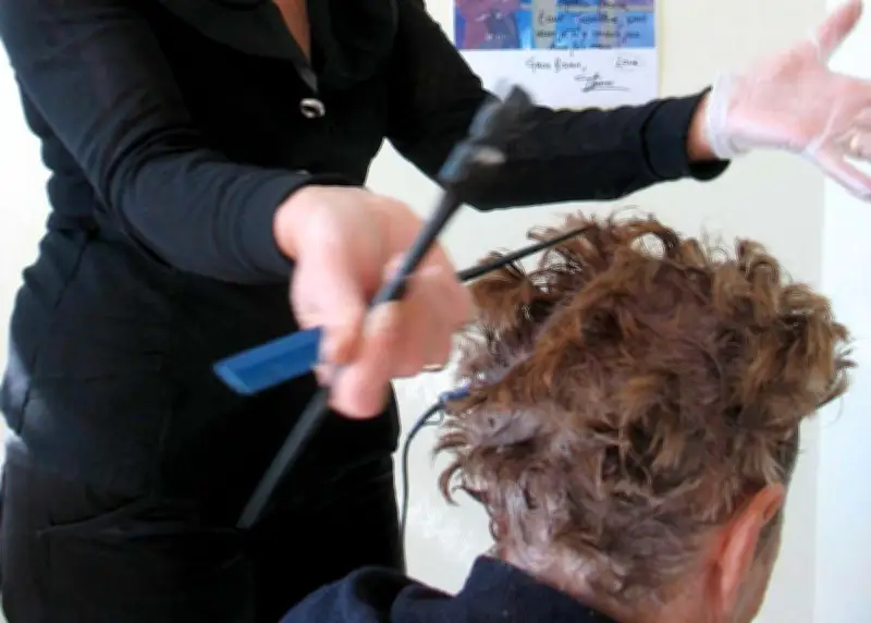 Coiffeuse jugée pour falsification de chèques à Lalinde