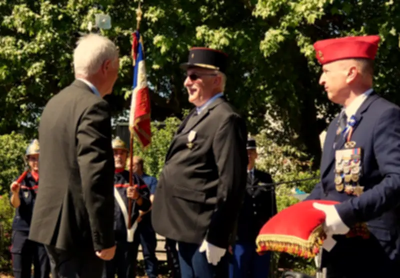 Commémoration du 8 mai 1945 à Mussidan : Gaëtan Lejeune décoré
