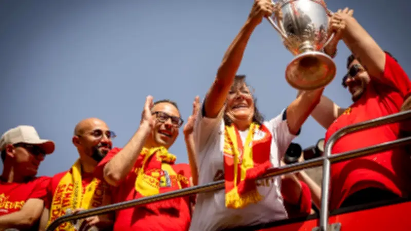 Coupe de France : Muriel, tenancière lensoise, soulève le trophée après 47 ans