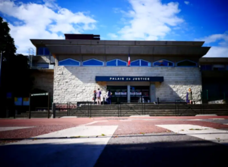 Couple déficient jugé pour violences sur nourrisson de 4 mois