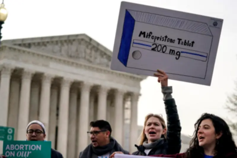 Cour suprême américaine suspend restrictions sur la pilule abortive
