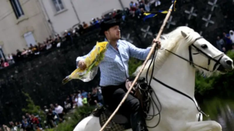 Course des Gardians : la manade de la Lauze triomphe à Alès