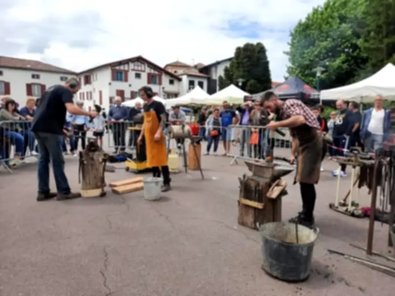 Couteliers et forgerons en démonstration à Saint-Pée-sur-Nivelle