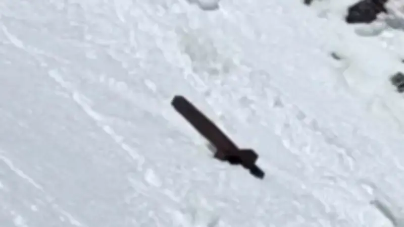 Croix du pic d'Aneto vandalisée : la colère du jeune alpiniste