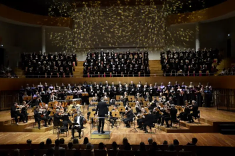 Damien Sardet dirige le Stabat Mater de Dvořák au Pin galant