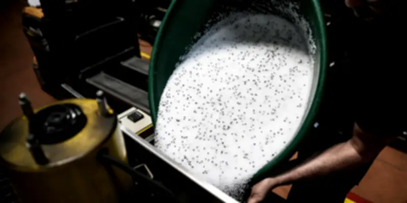 Dans la vallée du plastique, le conflit au Moyen-Orient dope les prix