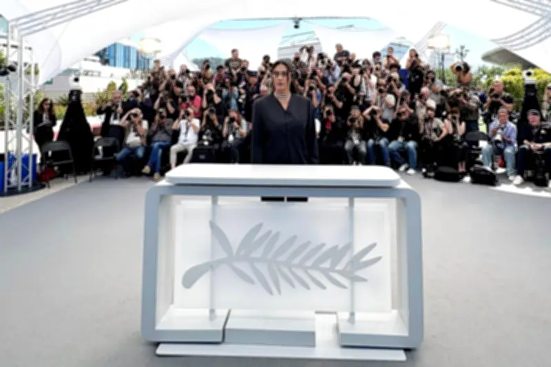 Dans les coulisses du photocall de Cannes : ambiance safari et effervescence