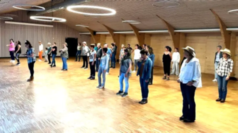 Danse en ligne : un atelier convivial à Chirac avec 35 participants