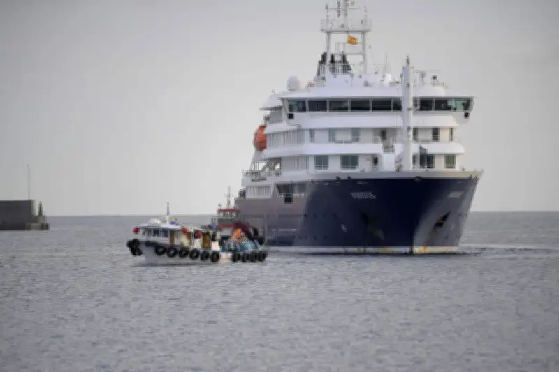 Débarquement sous haute surveillance du MV Hondius aux Canaries
