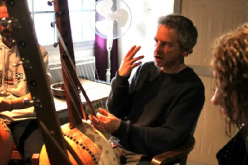 Découverte d'instruments d'Afrique de l'Ouest à Cambo-les-Bains