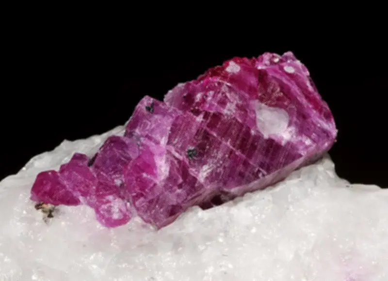 Découverte d'un rubis géant de 11 000 carats en Birmanie