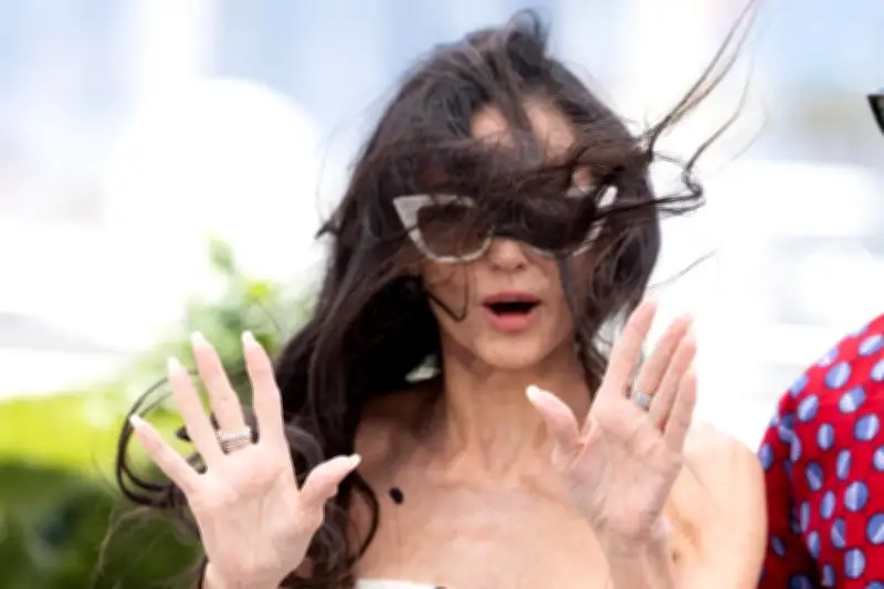 Demi Moore éclatante à Cannes : images de la star au photocall du jury
