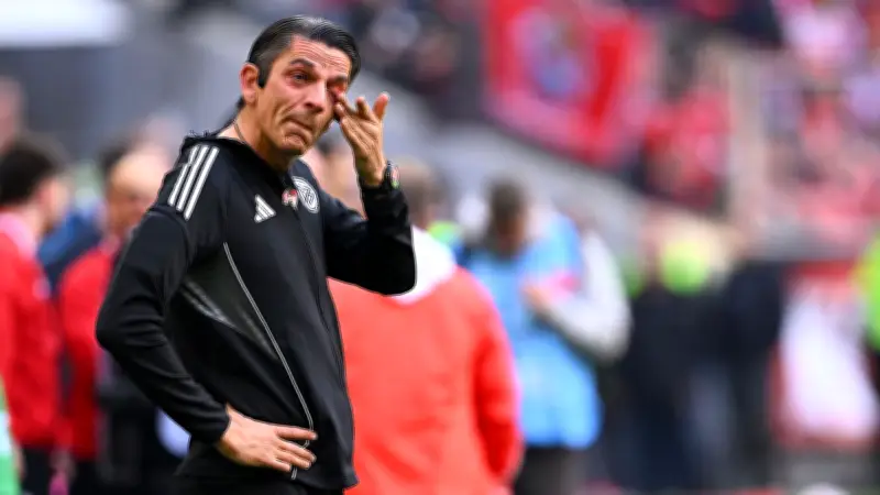 Deniz Aytekin, arbitre de la remontada, fait ses adieux émus au football