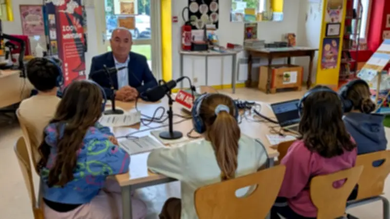 Des écoliers de Saugnac-et-Muret interviewent un inventeur pour un podcast