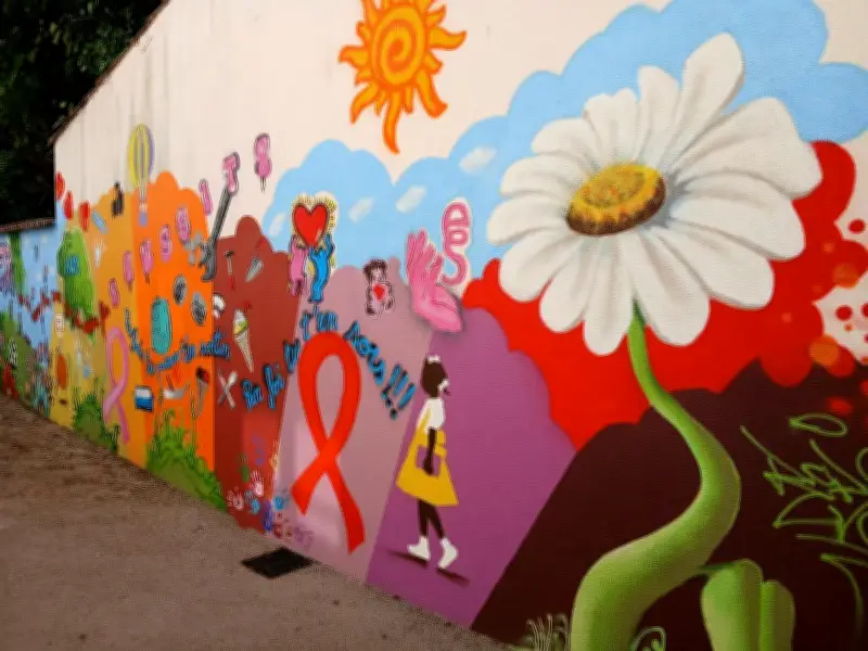 Des collégiens de Pont-l'Abbé dévoilent une fresque sur la nature et des travaux citoyens