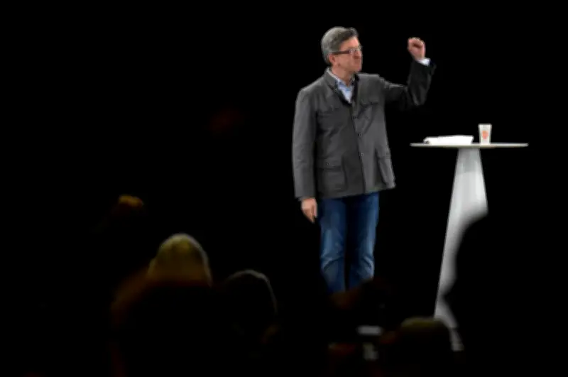 Des jeunes de droite et macronistes s'unissent contre Mélenchon