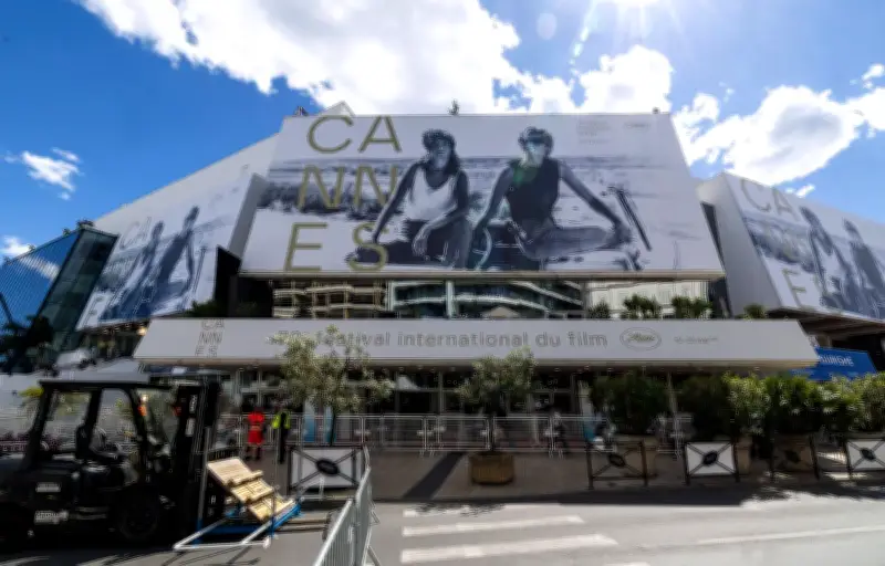 Des militants appellent les stars de Cannes à délaisser les jets privés