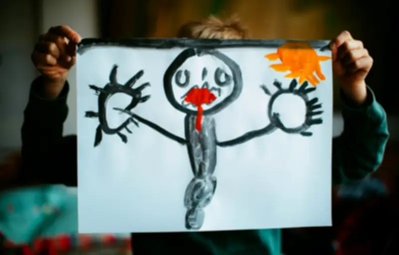 Dessins d'enfants : tatouage, cadre ou poubelle ?