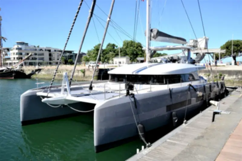 Deux Français portés disparus après le naufrage de leur catamaran au Maroc