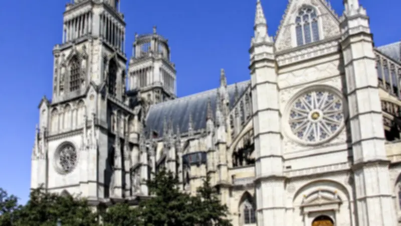 Deux jeunes chutent de la cathédrale d'Orléans en voulant escalader pour le lever du soleil