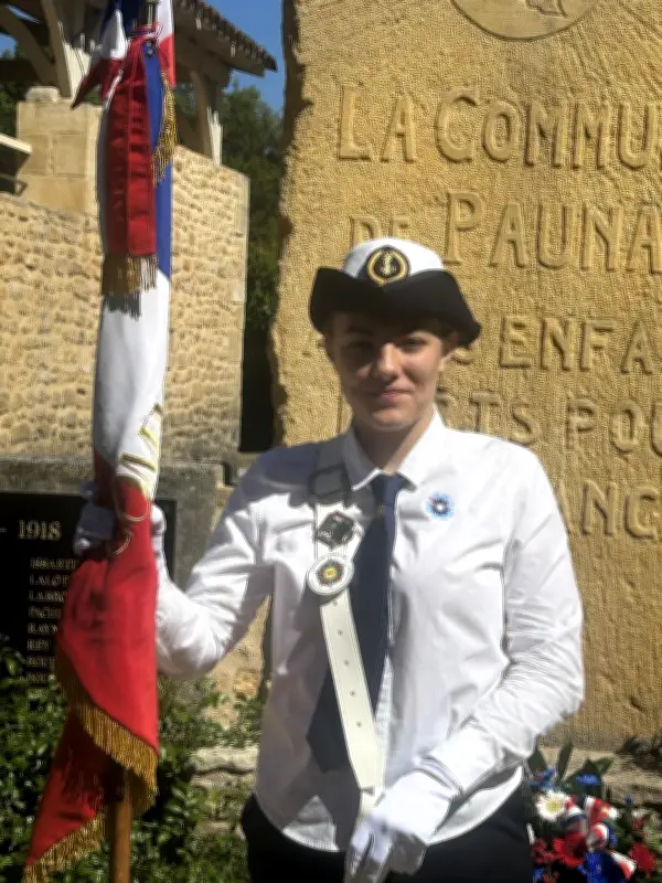 Deux porte-drapeaux honorés lors de la commémoration du 8-Mai à Paunat