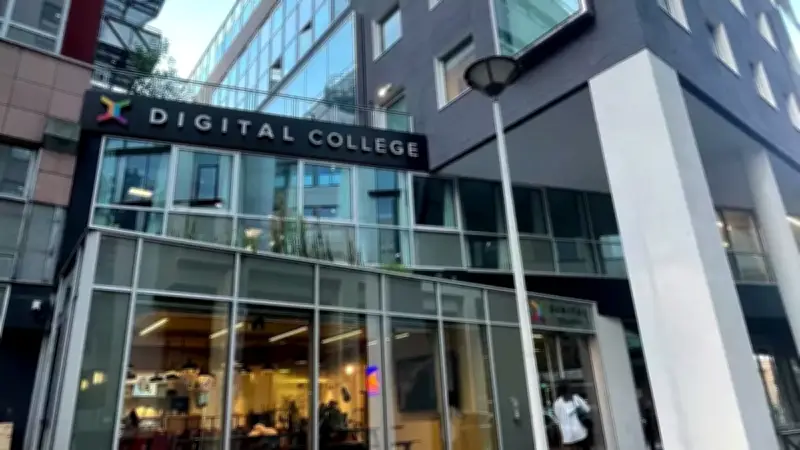 Digital College ferme ses portes : 3 000 étudiants dans l'incertitude