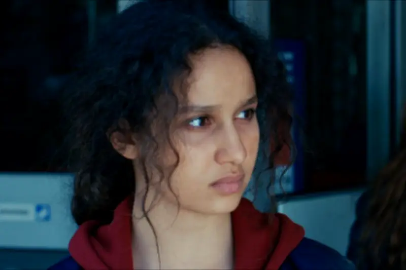 « Divines » : le film coup de poing qui révéla Houda Benyamina et Oulaya Amamra