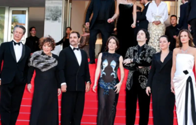 Dix pour cent : le film dévoile un extrait et sa date de sortie à Cannes